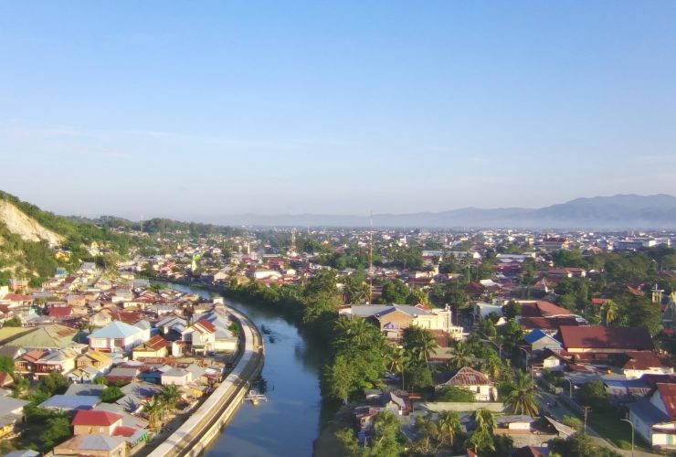 Kota Gorontalo yang diambil dari udara. (Foto: Sarjan Lahay/Mongabay Indonesia)