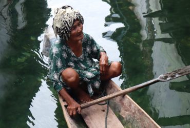 Perempuan Bajo di Desa Desa Torosiaje, Kecamatan Popayato, Pohuwato, Gorontalo.. Foto: Sarjan Lahay/ Mongabay Indonesia