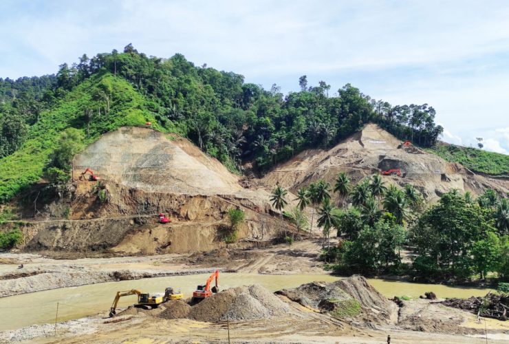 Pembangunan Bendungan Bolango Ulu di Kabupaten Bone Bolango, Gorontalo. (Foto: Sarjan Lahay/ Mongabay Indonesia)