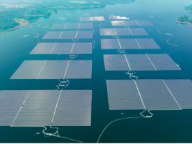 PLTS Cirata dengan areal seluas 200 hektar, meliputi 13 pulau modul dengan jumlah panel fotovoltaik mencapai 340.000 unit. Energi yang dihasilkan mencapai 245 juta kilowatt per jam (kWh) per tahun. Foto : PLN