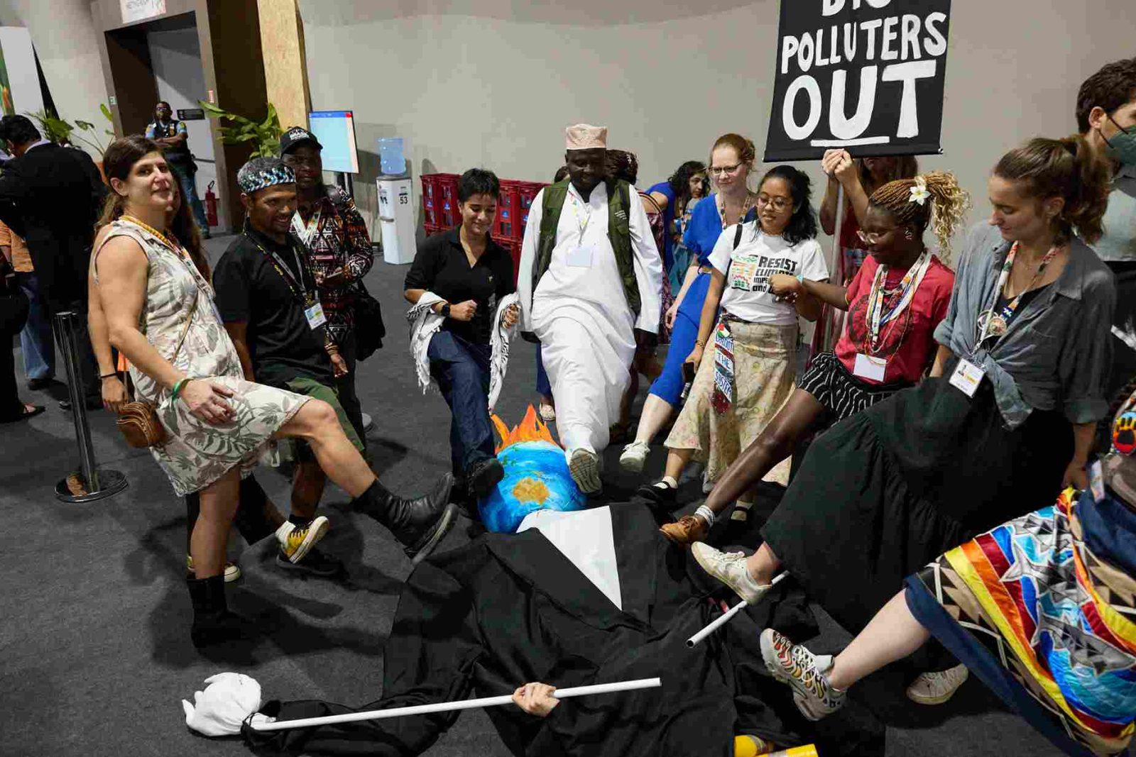 Aksi tolak energi fosil di COP30. (Foto: Bianka Csenki)