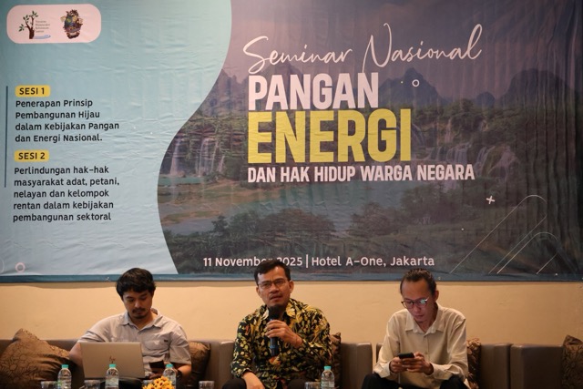 Muhammad Jamil, Jatam Nasional (Kiri), Saurlin P. Siagian, Komnas HAM (Tengah), Theo Reffelsen, WALHI Nasional (Kanan) saat menjadi narasumber di kegiatan seminar. (Foto: Yayasan Masyarakat Kehutanan Lestari)