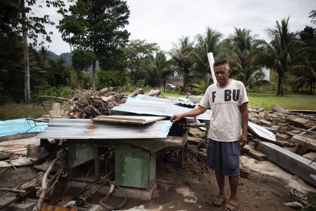 Hasan Lakoro, Warga Desa Tuweya, Kecamatan Wanggarasi, Gorontalo yang menjadi korban banjir bandang yang terjadi pada 20 Juni 2025. (Foto: Sarjan Lahay)
