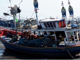Kapal Nelayan di Pesisir Bali Utara. Adipatra Kenaro