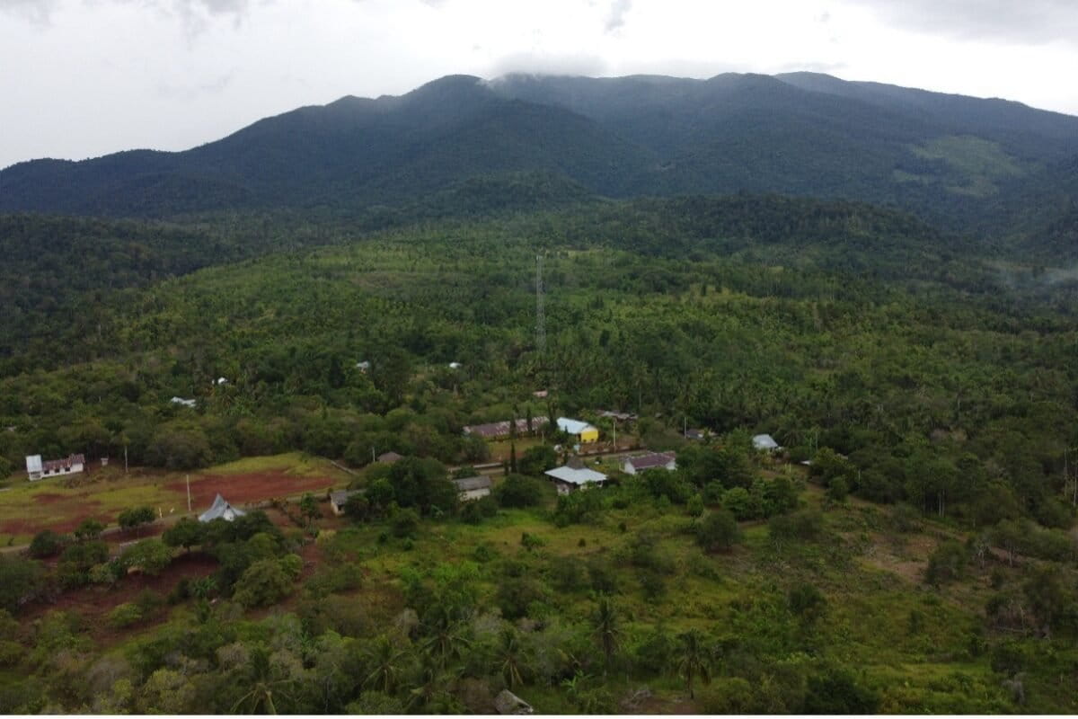 Lembah Tompotika, yang sudah berkeliling konsesi tambang nikel. Foto: Jatam Sulteng