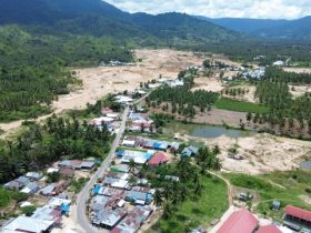 Aktivitas pertambangan emas tanpa izin (PETI) di Kecamatan Dengilo, Kabupaten Pohuwato. (Foto: Sarjan Lahay)