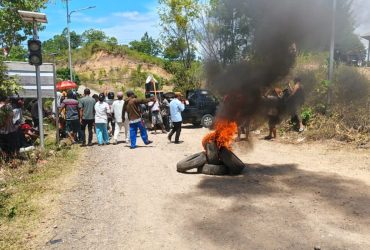 Aksi yang dilakukan Aliansi Masyarakat Peduli Daerah (Amperah). Foto: Amperah