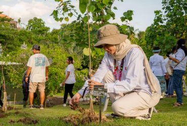 Perwakilan Kebun Raya Eka Karya Bali dalam Inisiatif Penanaman 1.000 Pohon di Nuanu Creative City. KREDIT FOTO: Nuanu Creative City
