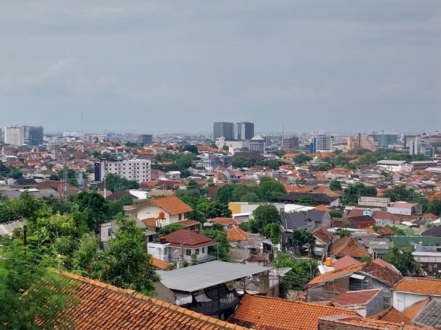 Pemandangan Kota Semarang dipotret dari ketinggian. Terdapat sesar aktif yang menuntut kewaspadaan. Foto: Wulan Yanuarwati/Mongabay Indonesia.