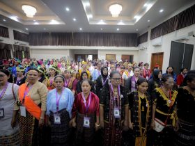 Ratusan Perempuan Adat dari berbagai wilayah Nusantara berkumpul dalam Temu Nasional (Temunas) IV PEREMPUAN AMAN di Sentul, Kabupaten Bogor, Jawa Barat, Kamis (15/10/2026). Foto: Perempuan AMAN.
