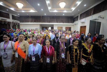 Ratusan Perempuan Adat dari berbagai wilayah Nusantara berkumpul dalam Temu Nasional (Temunas) IV PEREMPUAN AMAN di Sentul, Kabupaten Bogor, Jawa Barat, Kamis (15/10/2026). Foto: Perempuan AMAN.