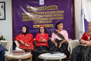 diskusi publik bertajuk “Perempuan Menggugat UU Cipta Kerja: Meruntuhkan Mitos ‘Netral Gender’, Merebut Hak Konstitusi atas Pangan dan Ruang Hidup”. (Foto: Koalisi)